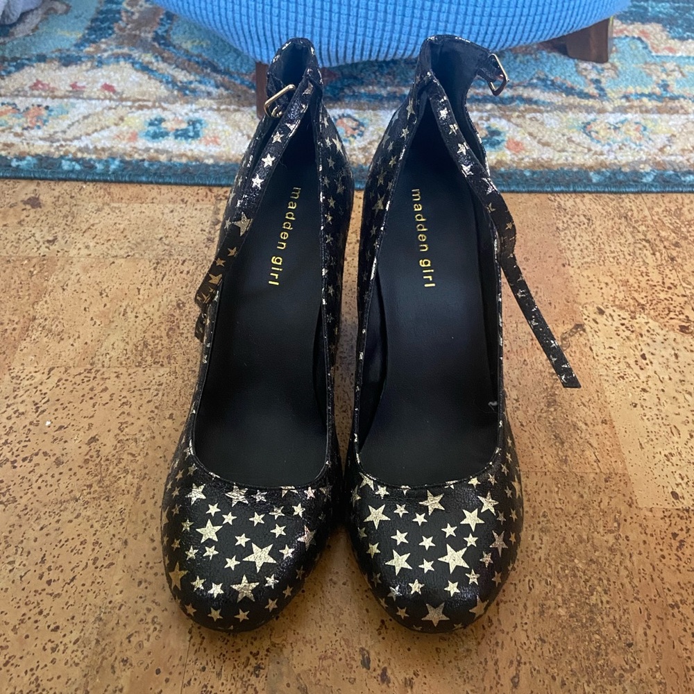 Madden Girl Gold Star Heels Size 10